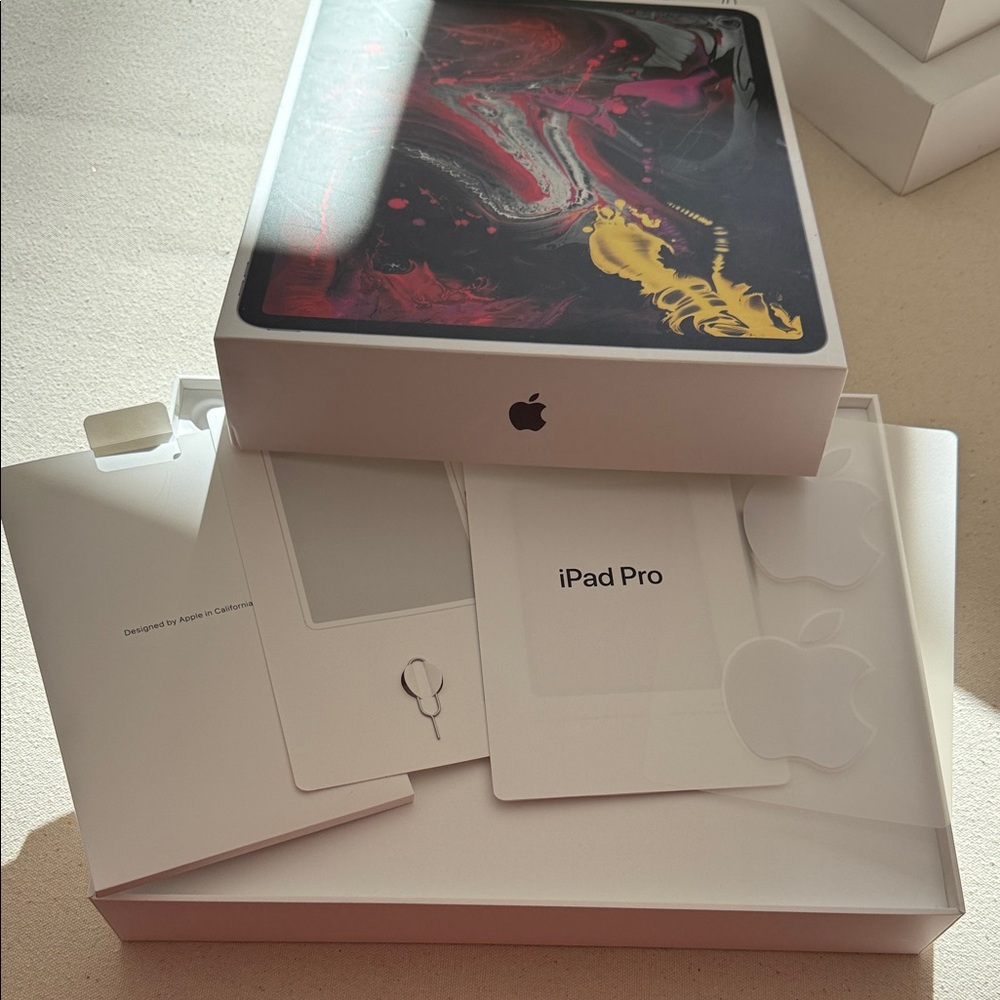 JUST THE BOX - Apple iPad Pro - White and Black
